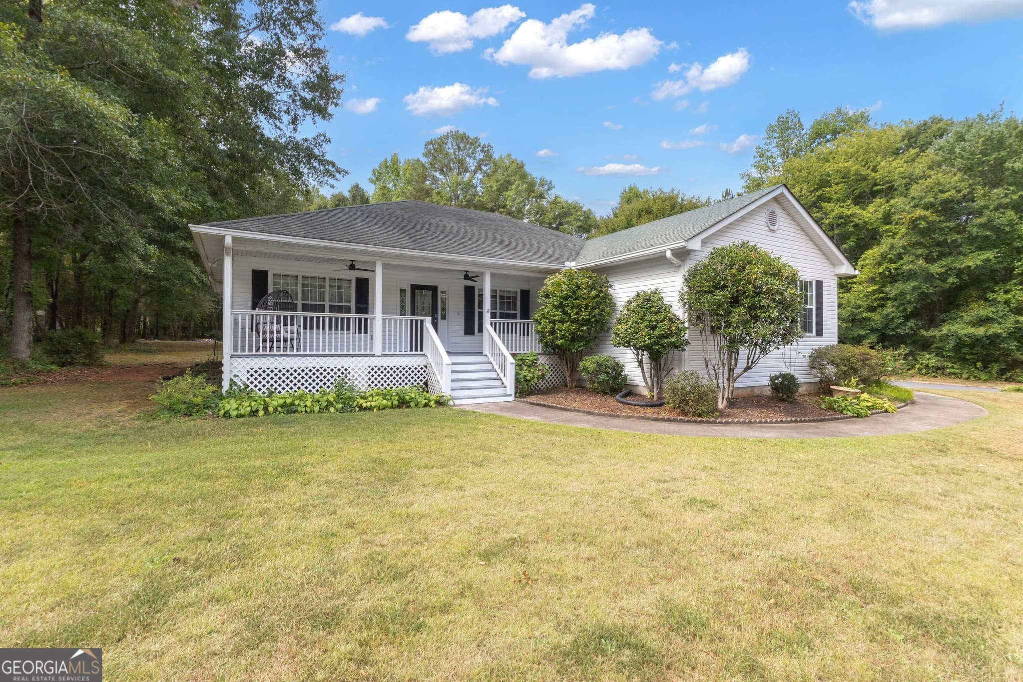 3 bedroom, 2 bathroom, 1,574 sq ft single family residence for sale at 8 Melba Court, Senoia, GA 30276 — photo 3