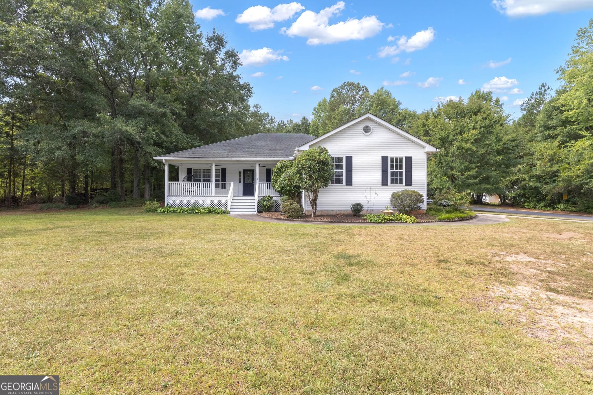 3 bedroom, 2 bathroom, 1,574 sq ft single family residence for sale at 8 Melba Court, Senoia, GA 30276 — photo 1 of 61