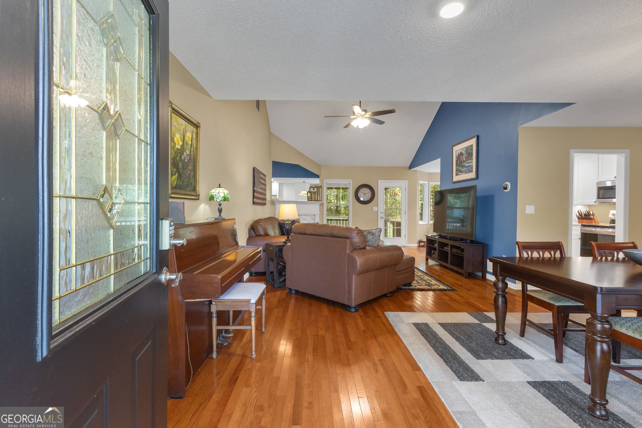 3 bedroom, 2 bathroom, 1,574 sq ft single family residence for sale at 8 Melba Court, Senoia, GA 30276 — photo 9