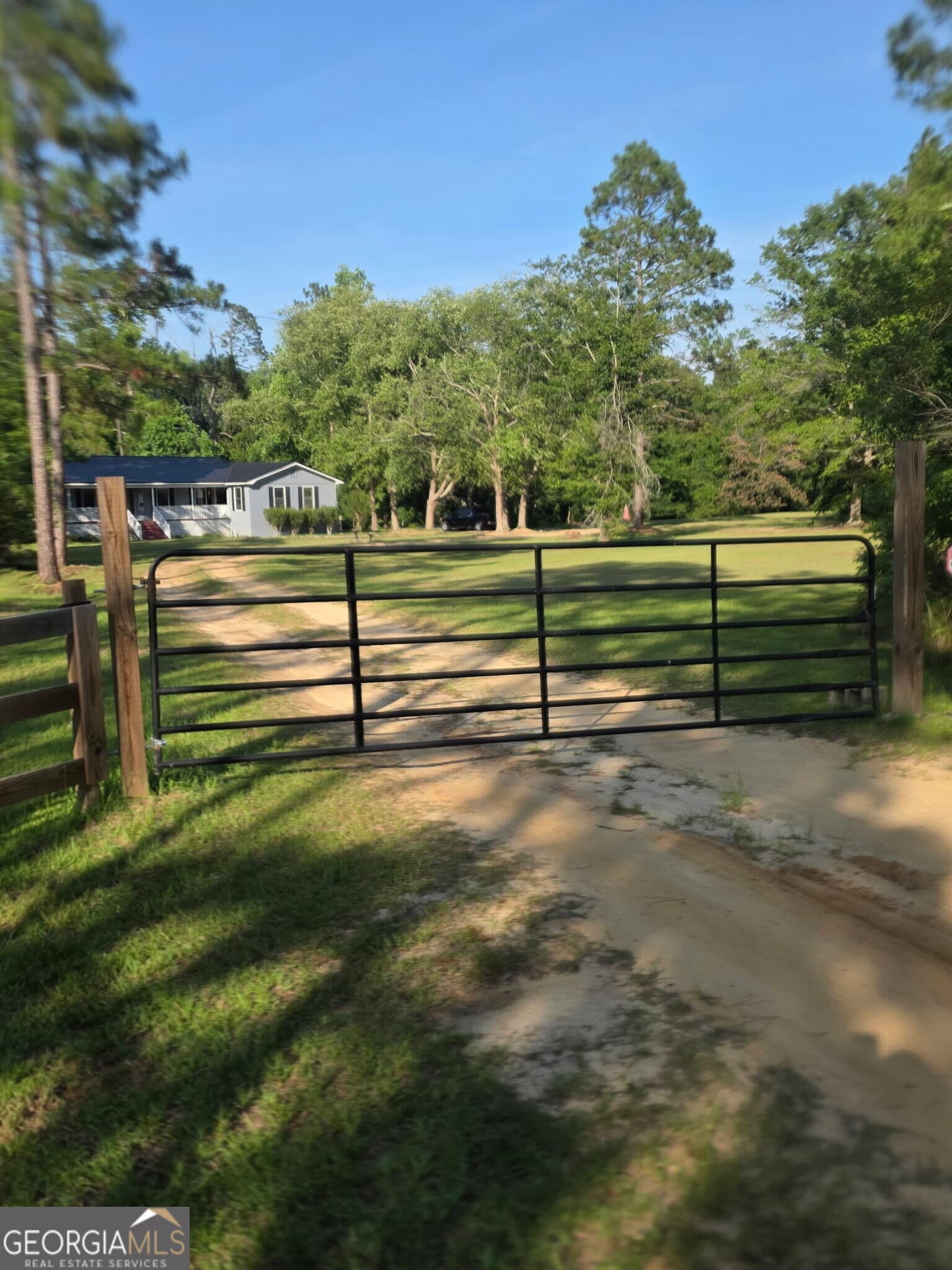 3 bedroom, 2 bathroom, 2,098 sq ft single family residence for sale at 185 Veal Street, Swainsboro, GA 30401 — photo 2