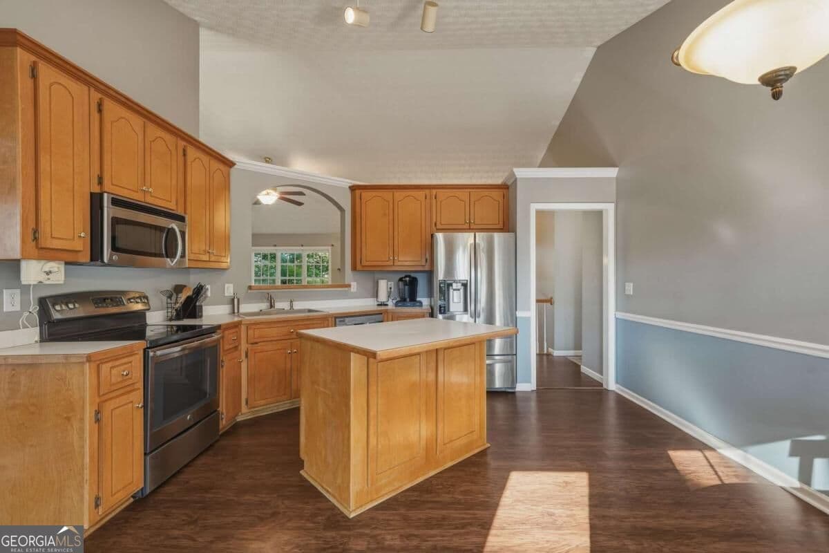 4 bedroom, 3 bathroom, 3,426 sq ft single family residence for sale at 141 Riverstone Way 205, Jasper, GA 30143 — photo 9
