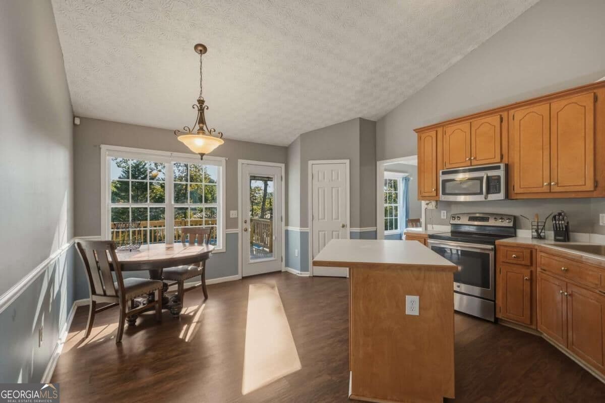 4 bedroom, 3 bathroom, 3,426 sq ft single family residence for sale at 141 Riverstone Way 205, Jasper, GA 30143 — photo 8