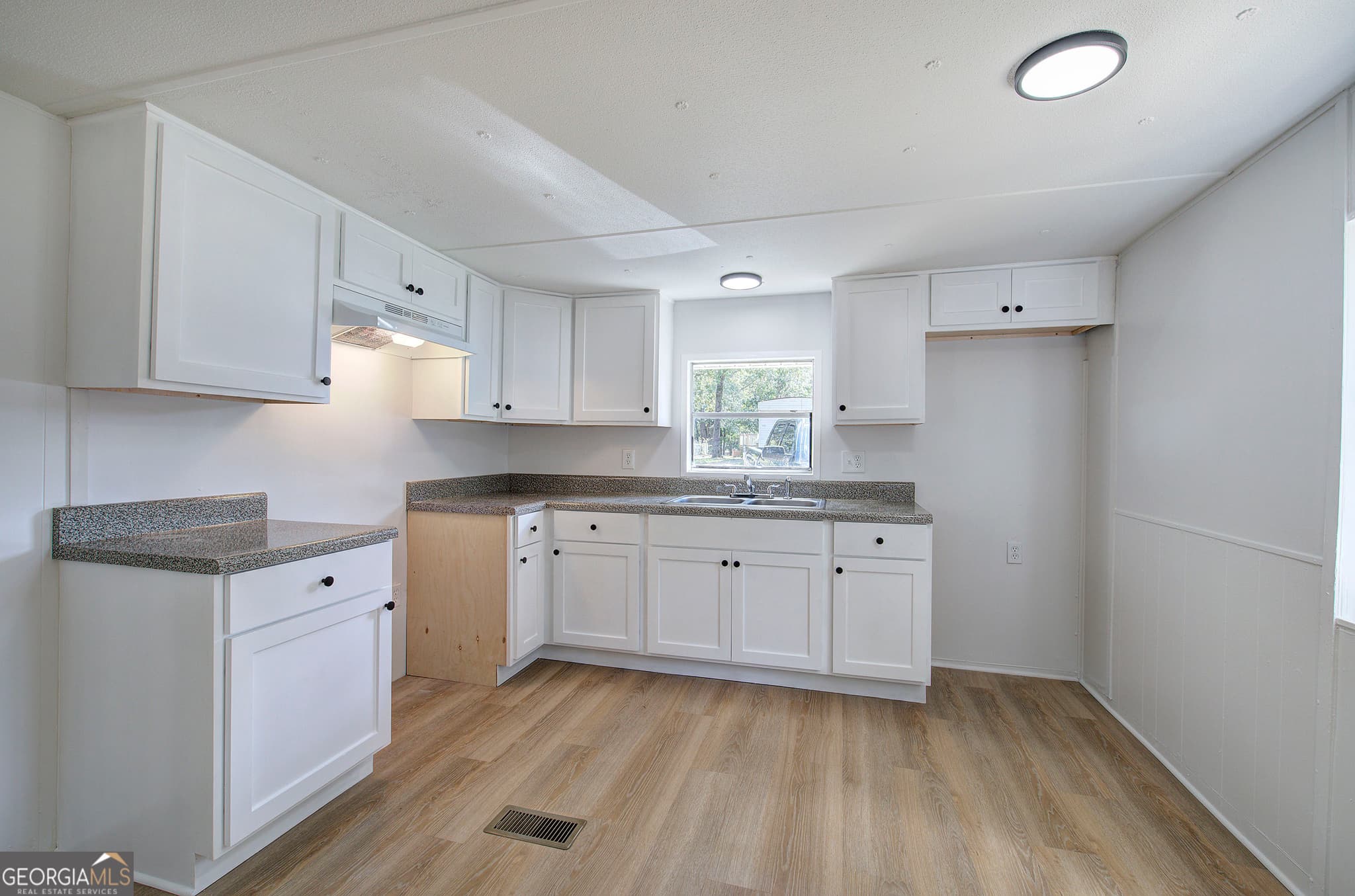 2 bedroom, 1 bathroom, 580 sq ft manufactured home,single family residence for sale at 127 Rising Fawn Trail, Rome, GA 30165 — photo 5