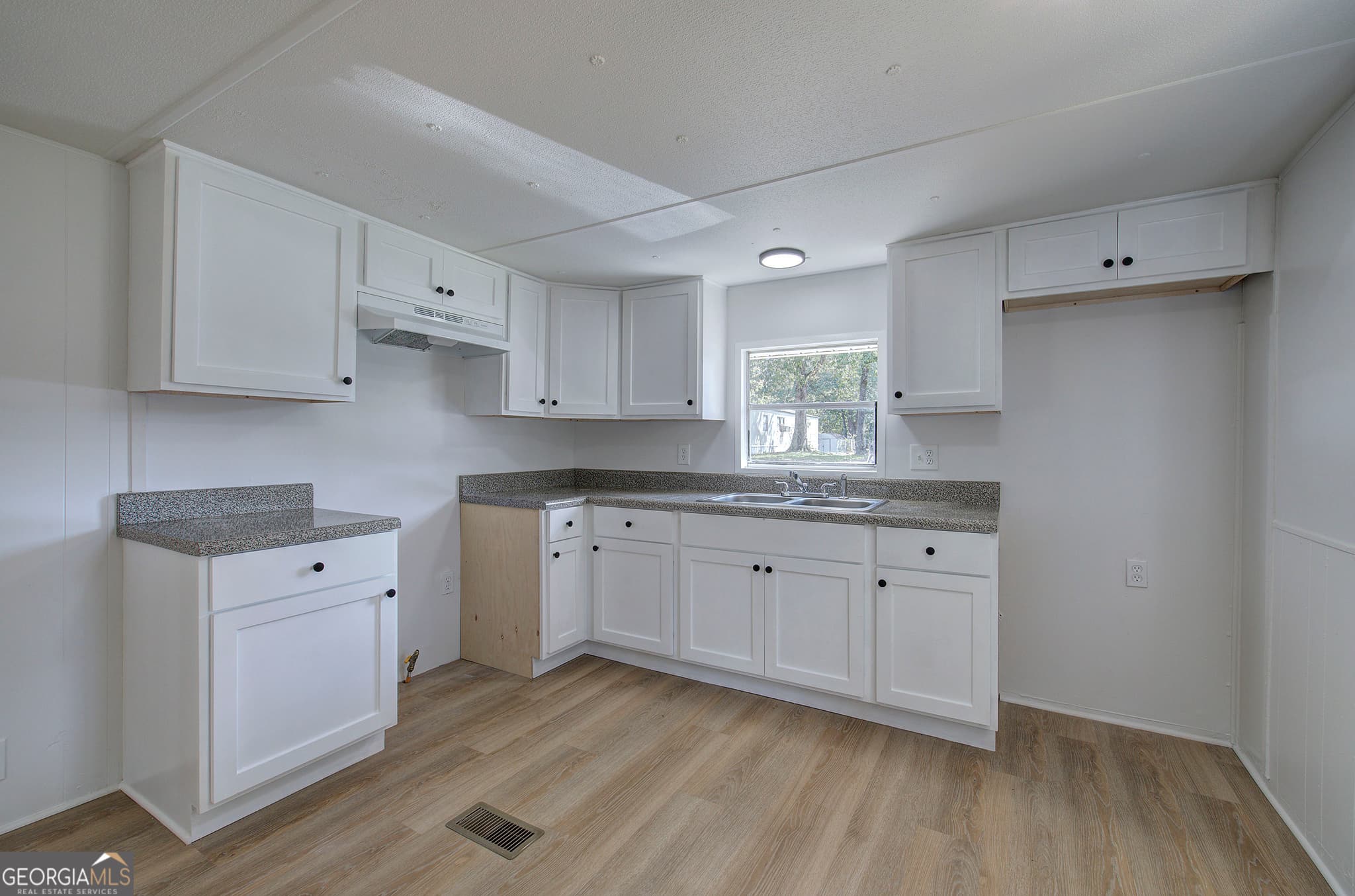 2 bedroom, 1 bathroom, 580 sq ft manufactured home,single family residence for sale at 127 Rising Fawn Trail, Rome, GA 30165 — photo 8
