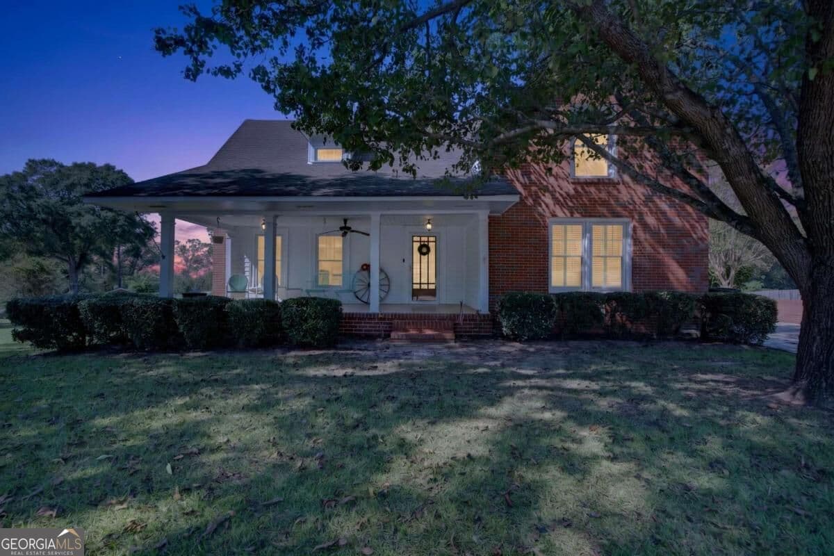 3 bedroom, 2 bathroom, 2,308 sq ft single family residence for sale at 149 E Main Street, Irwinton, GA 31042 — photo 3