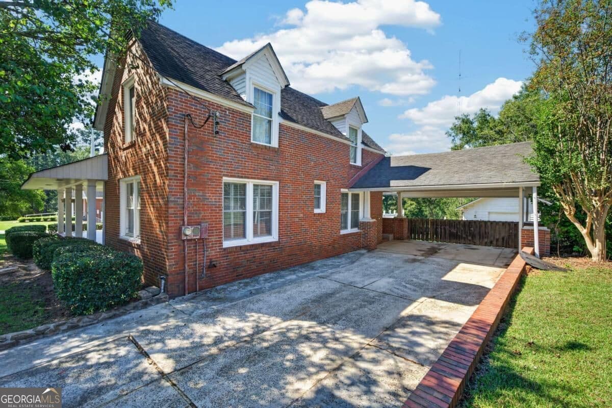 3 bedroom, 2 bathroom, 2,308 sq ft single family residence for sale at 149 E Main Street, Irwinton, GA 31042 — photo 4