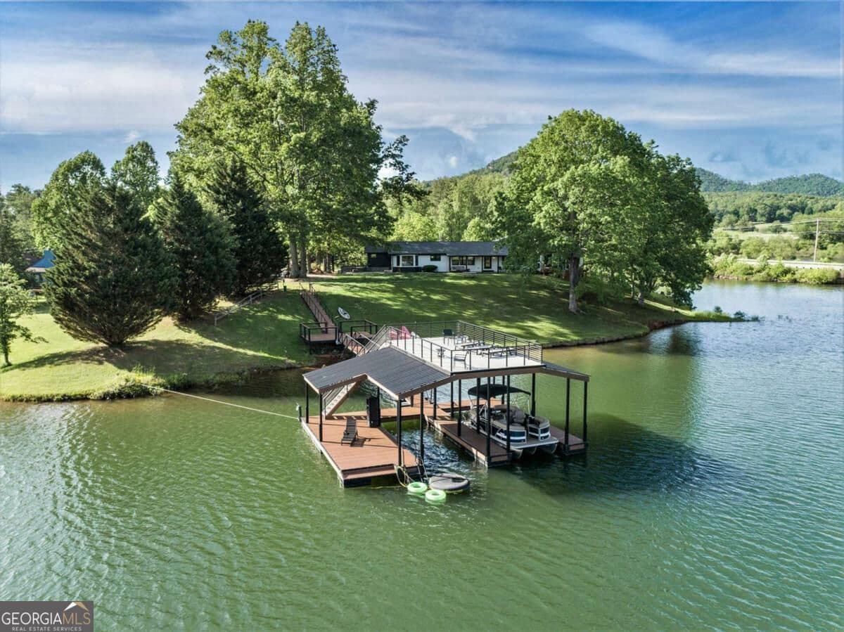 14 bedroom, 10 bathroom, 9,400 sq ft cabin,mixed use for sale at 834 Lower Bell Creek Road, Hiawassee, GA 30546 — photo 2