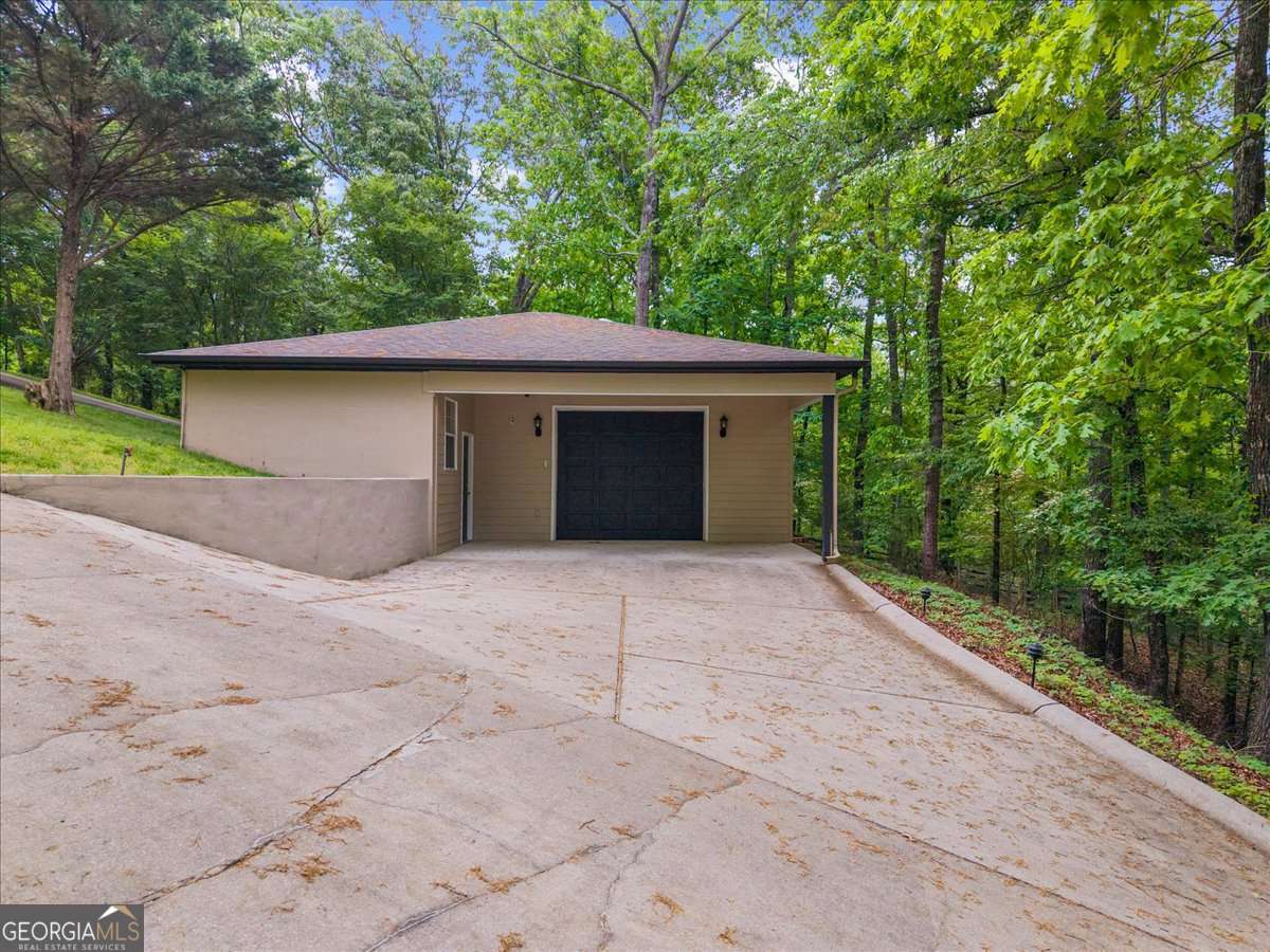 4 bedroom, 3.5 bathroom, 4,497 sq ft single family residence for sale at 3386 Small Woods Lane, Gainesville, GA 30506 — photo 7