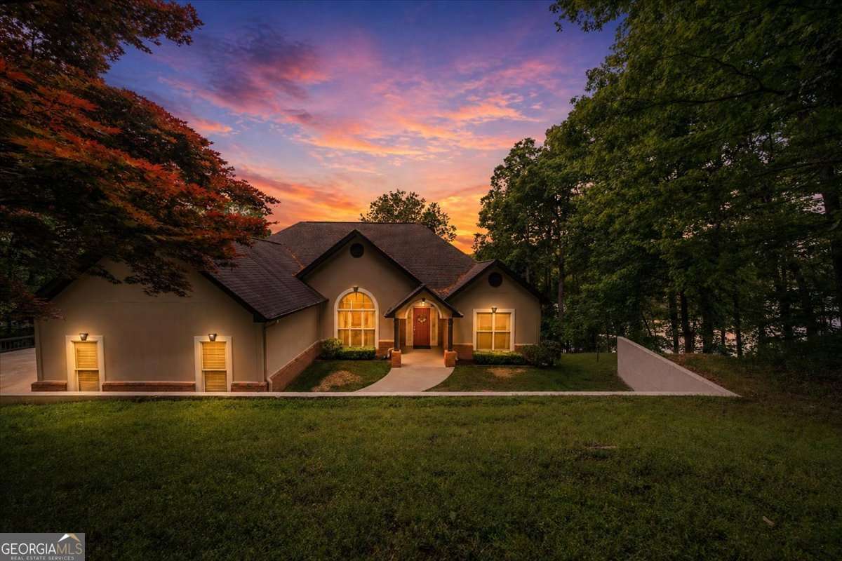 4 bedroom, 3.5 bathroom, 4,497 sq ft single family residence for sale at 3386 Small Woods Lane, Gainesville, GA 30506 — photo 3