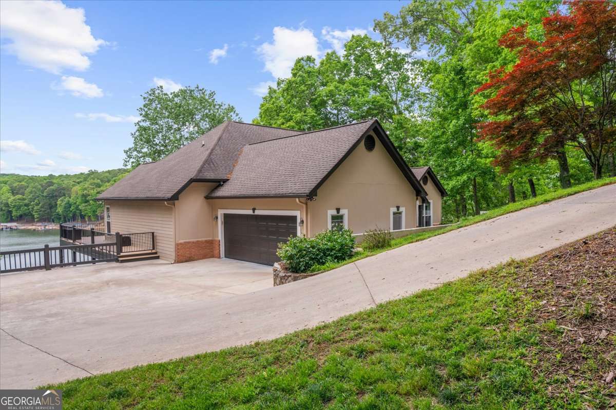 4 bedroom, 3.5 bathroom, 4,497 sq ft single family residence for sale at 3386 Small Woods Lane, Gainesville, GA 30506 — photo 10