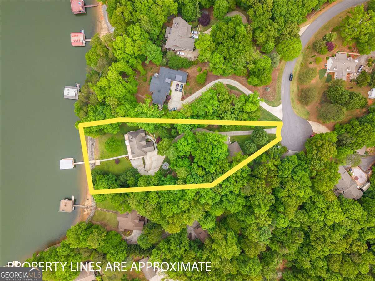 4 bedroom, 3.5 bathroom, 4,497 sq ft single family residence for sale at 3386 Small Woods Lane, Gainesville, GA 30506 — photo 8