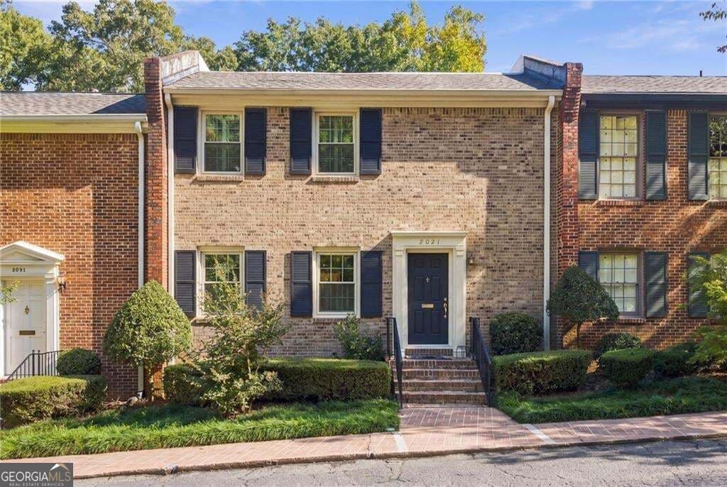 2 bedroom, 2.5 bathroom, 2,352 sq ft condominium for sale at 2091 Bohler Road, Atlanta, GA 30318 — photo 1 of 36