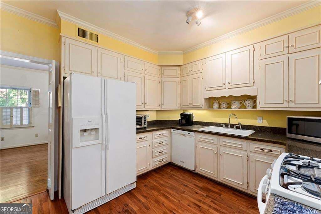 2 bedroom, 2.5 bathroom, 2,352 sq ft condominium for sale at 2091 Bohler Road, Atlanta, GA 30318 — photo 8