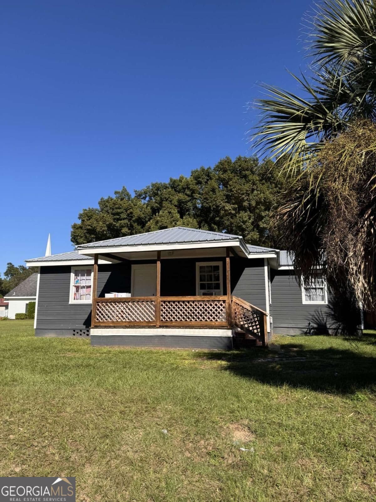 3 bedroom, 2 bathroom, 1,279 sq ft single family residence for sale at 3120 Reynolds Street, Brunswick, GA 31520 — photo 2