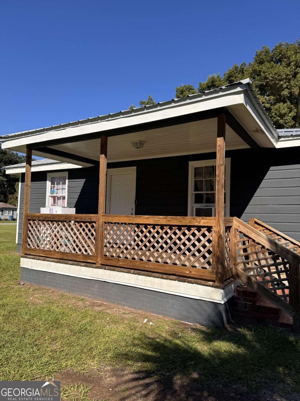 3 bedroom, 2 bathroom, 1,279 sq ft single family residence for sale at 3120 Reynolds Street, Brunswick, GA 31520 — photo 1 of 11