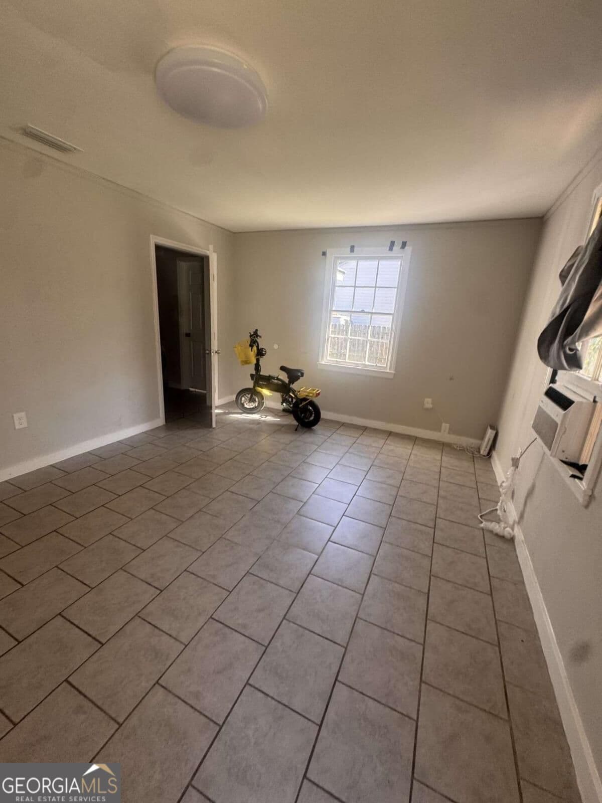3 bedroom, 2 bathroom, 1,279 sq ft single family residence for sale at 3120 Reynolds Street, Brunswick, GA 31520 — photo 4
