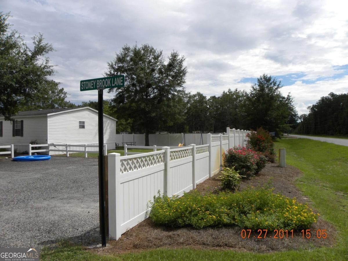 multi family for sale at 3470 SE Arnold Drive, Allenhurst, GA 31301 — photo 3