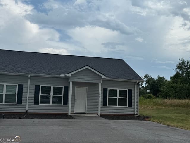 2 bedroom, 2 bathroom, 1,020 sq ft duplex for rent at 2453 Memorial Road, Bowersville, GA 30516 for $1,350 a month