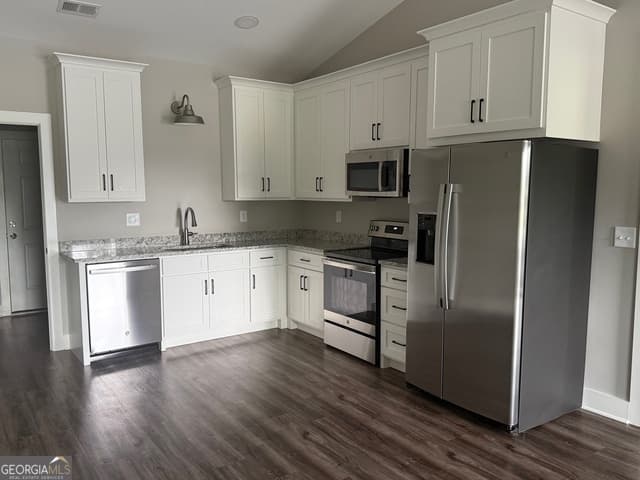 2 bedroom, 2 bathroom, 1,020 sq ft duplex for rent at 2453 Memorial Road, Bowersville, GA 30516 for $1,350 a month — photo 10