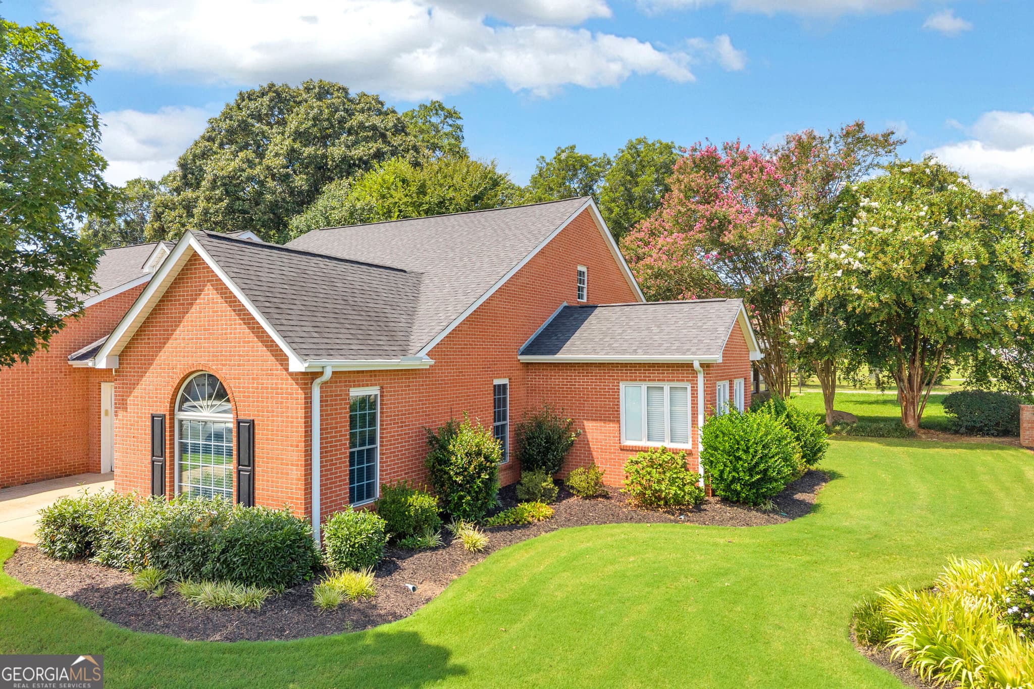 2 bedroom, 2 bathroom, 1,771 sq ft townhouse for sale at 18 Somerset Court, Hartwell, GA 30643 — photo 2
