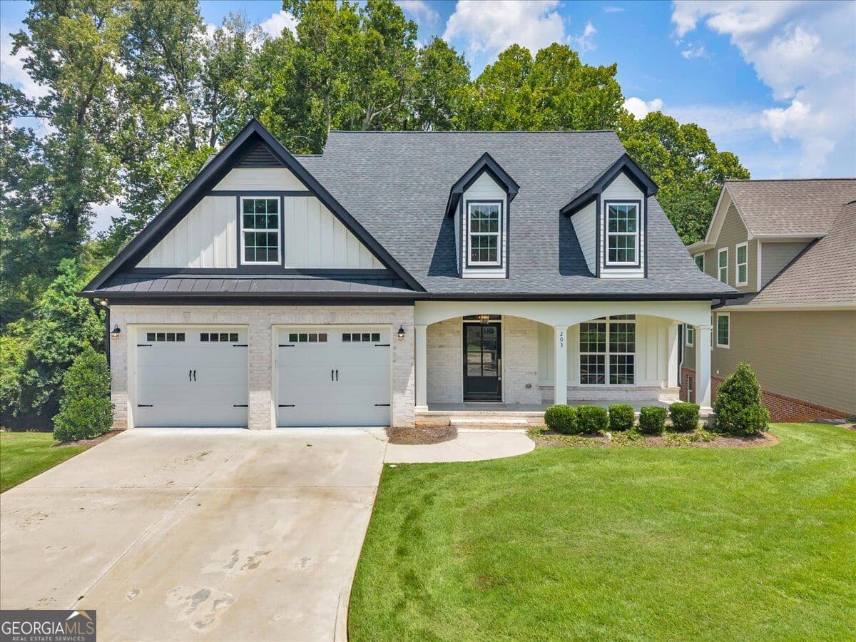 4 bedroom, 3.5 bathroom, 2,709 sq ft single family residence for sale at 203 Oberon Place, Macon, GA 31210