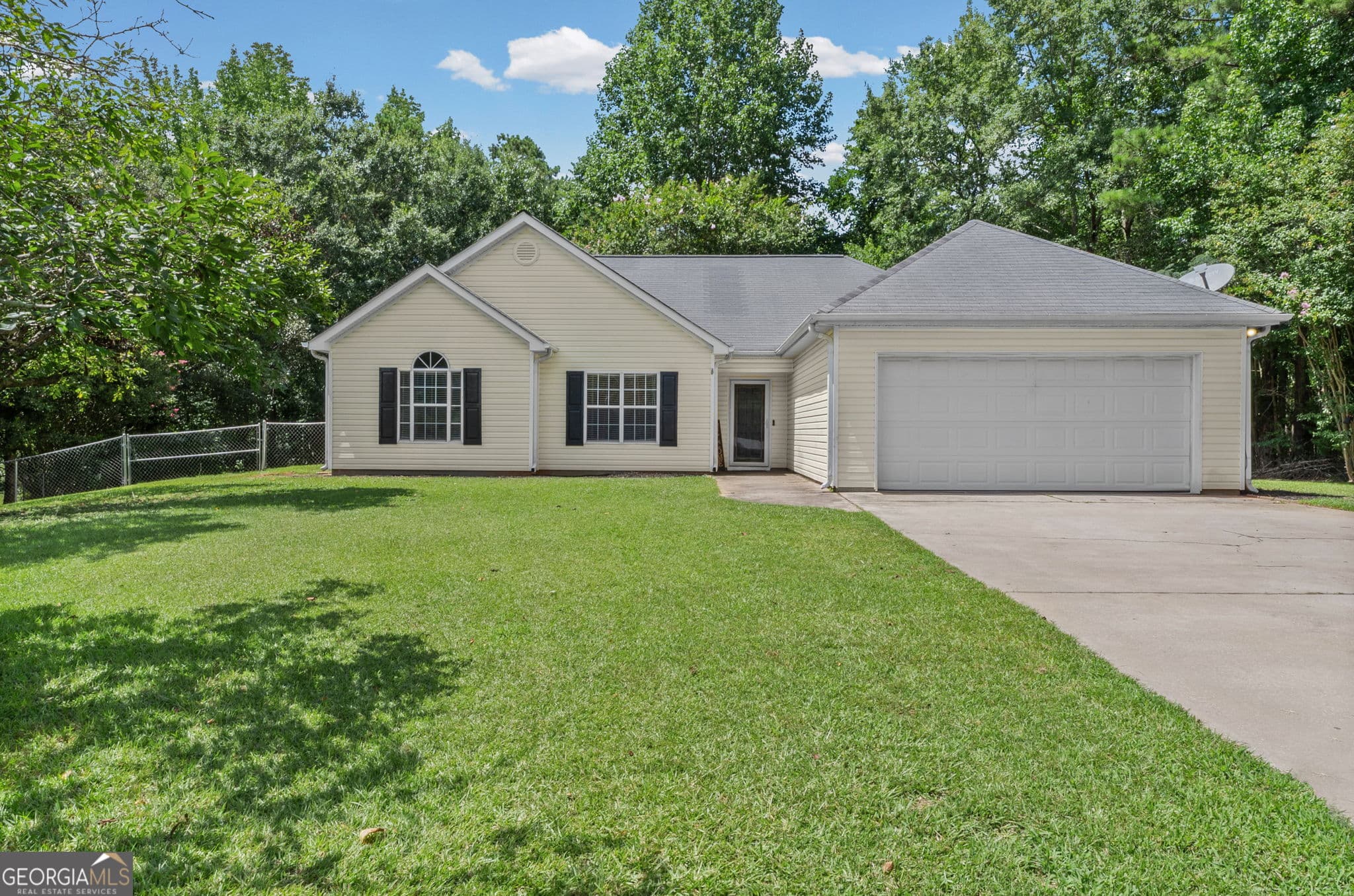 3 bedroom, 2 bathroom, 1,638 sq ft single family residence for sale at 120 Hemlock Drive, Newnan, GA 30263 — photo 1 of 5