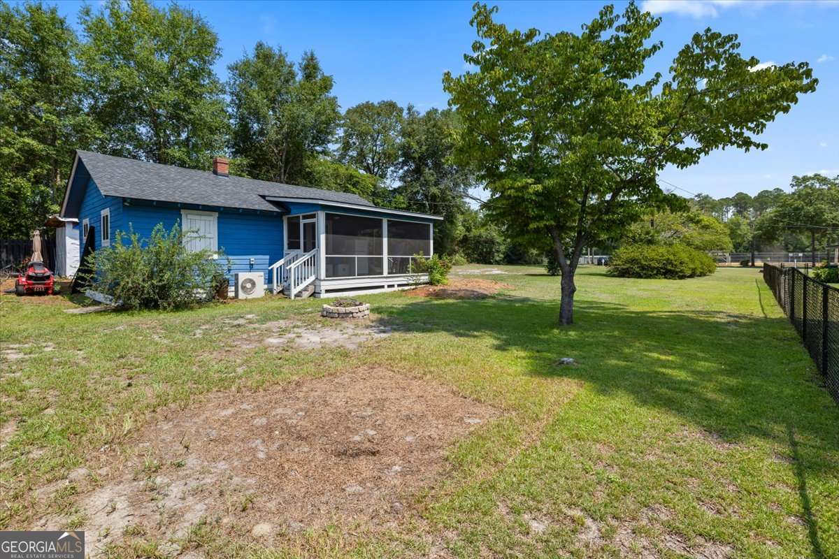1 bedroom, 1 bathroom single family residence for sale at 204 N Ash Street, Springfield, GA 31329 — photo 3