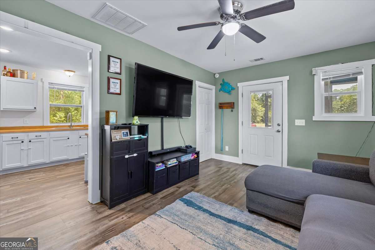 1 bedroom, 1 bathroom single family residence for sale at 204 N Ash Street, Springfield, GA 31329 — photo 8