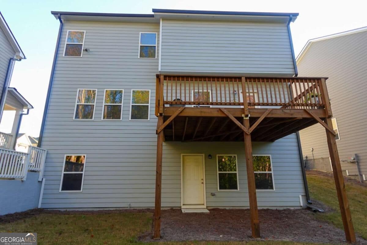 5 bedroom, 3 bathroom, 2,290 sq ft single family residence for sale at 573 Auburn Crossing Drive, Auburn, GA 30011 — photo 7