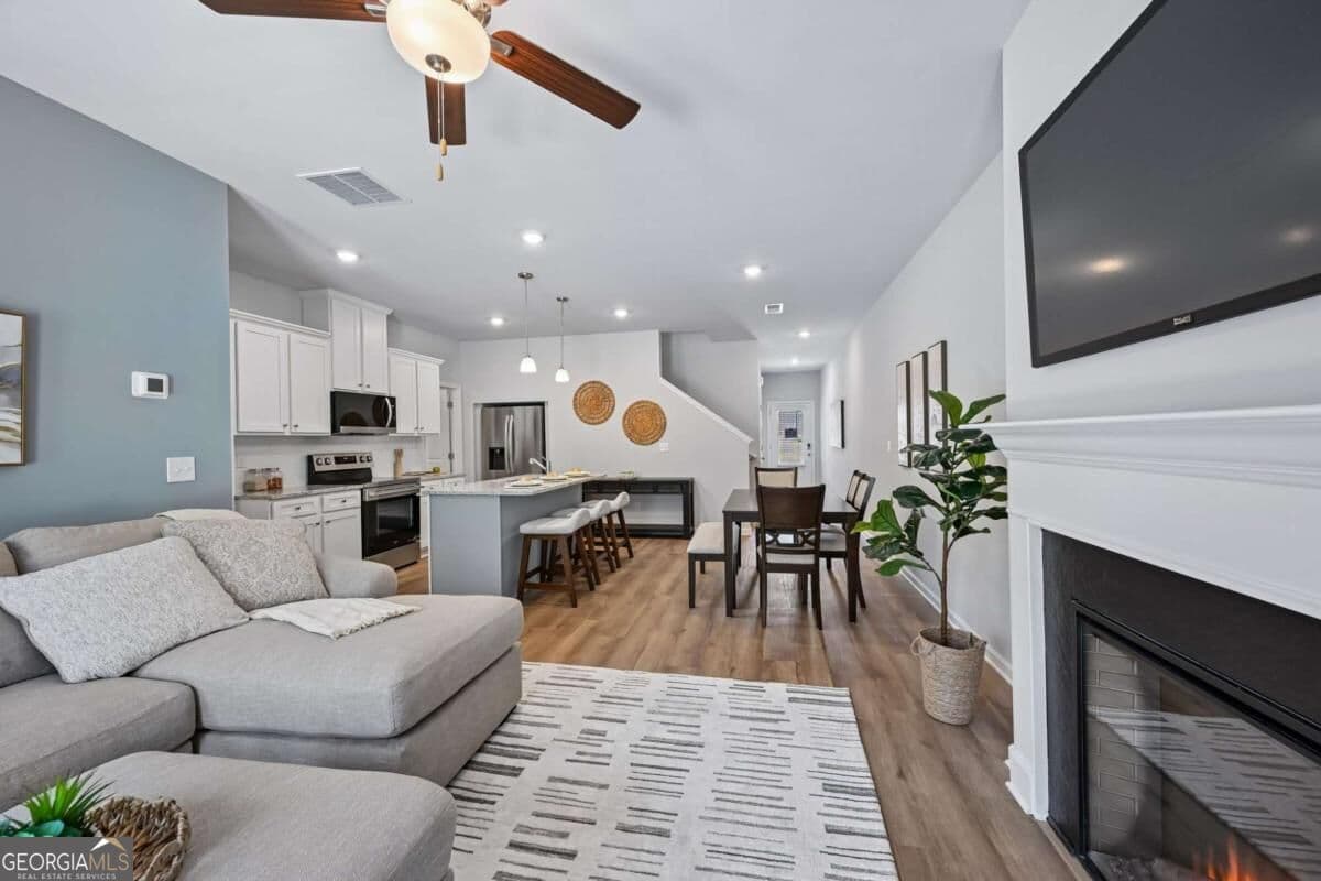 4 bedroom, 3 bathroom townhouse for sale at 1472 Barlow Road, Lithonia, GA 30058 — photo 7