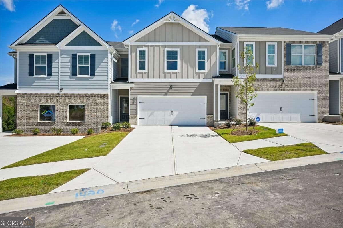 4 bedroom, 3 bathroom townhouse for sale at 1472 Barlow Road, Lithonia, GA 30058 — photo 1 of 42