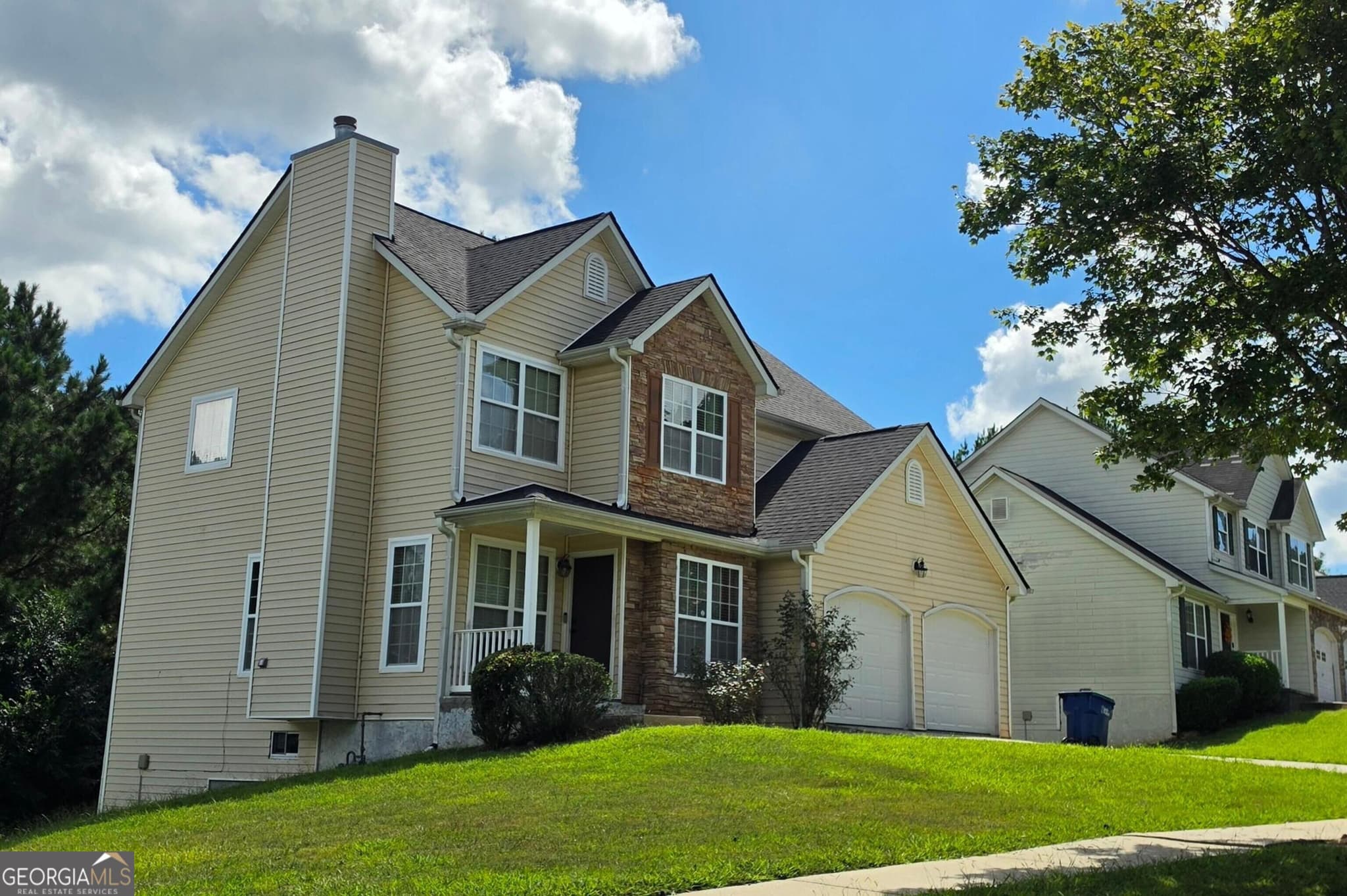 3 bedroom, 2.5 bathroom, 1,871 sq ft single family residence for sale at 5749 Village Loop, Fairburn, GA 30213 — photo 2
