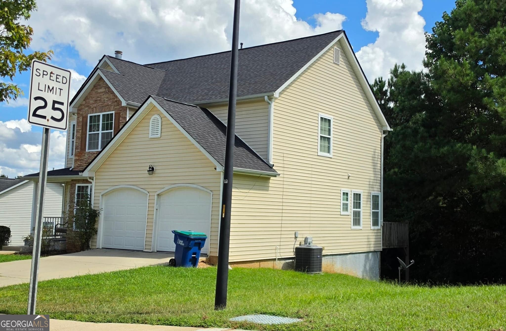 3 bedroom, 2.5 bathroom, 1,871 sq ft single family residence for sale at 5749 Village Loop, Fairburn, GA 30213 — photo 3