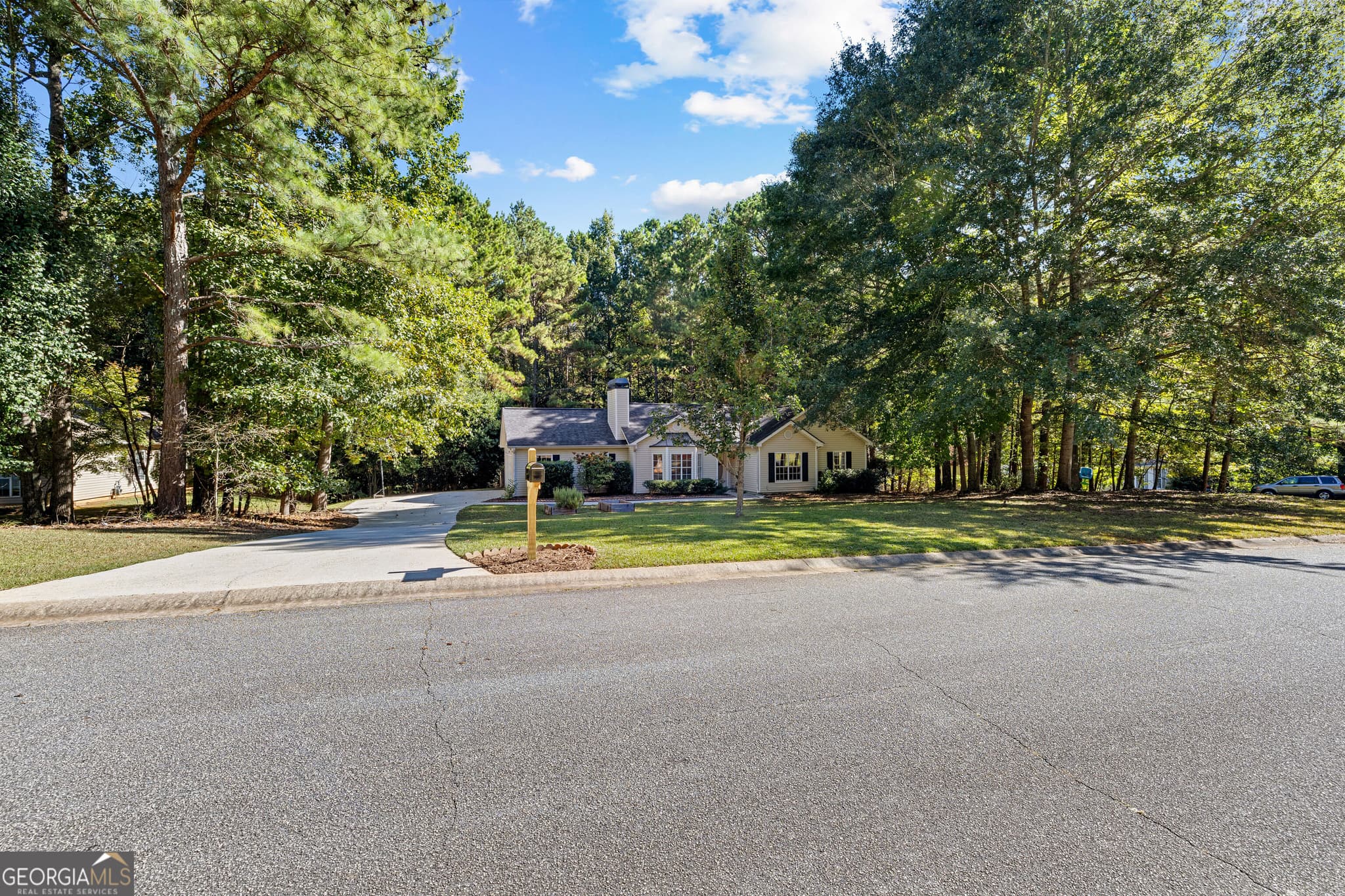3 bedroom, 2 bathroom, 1,404 sq ft single family residence for sale at 105 Paces Landing Place, Newnan, GA 30263 — photo 2