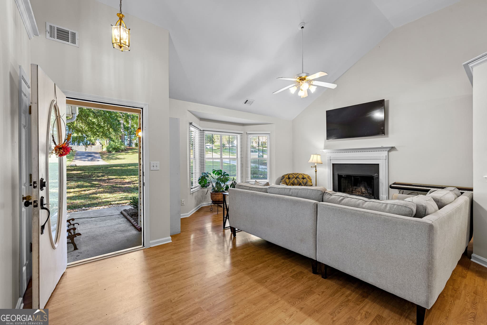 3 bedroom, 2 bathroom, 1,404 sq ft single family residence for sale at 105 Paces Landing Place, Newnan, GA 30263 — photo 6