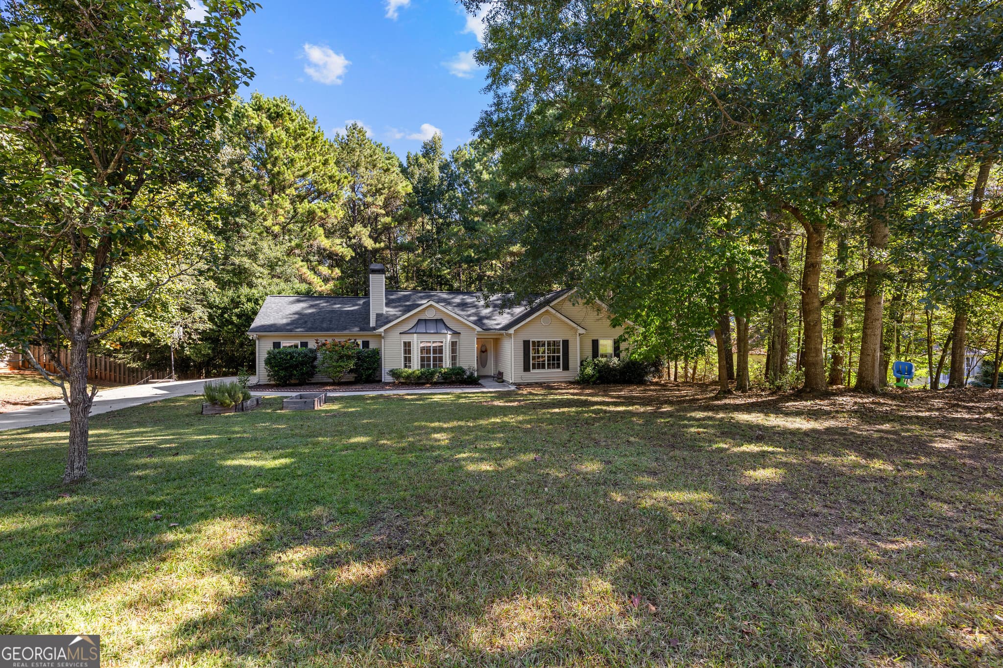 3 bedroom, 2 bathroom, 1,404 sq ft single family residence for sale at 105 Paces Landing Place, Newnan, GA 30263 — photo 3