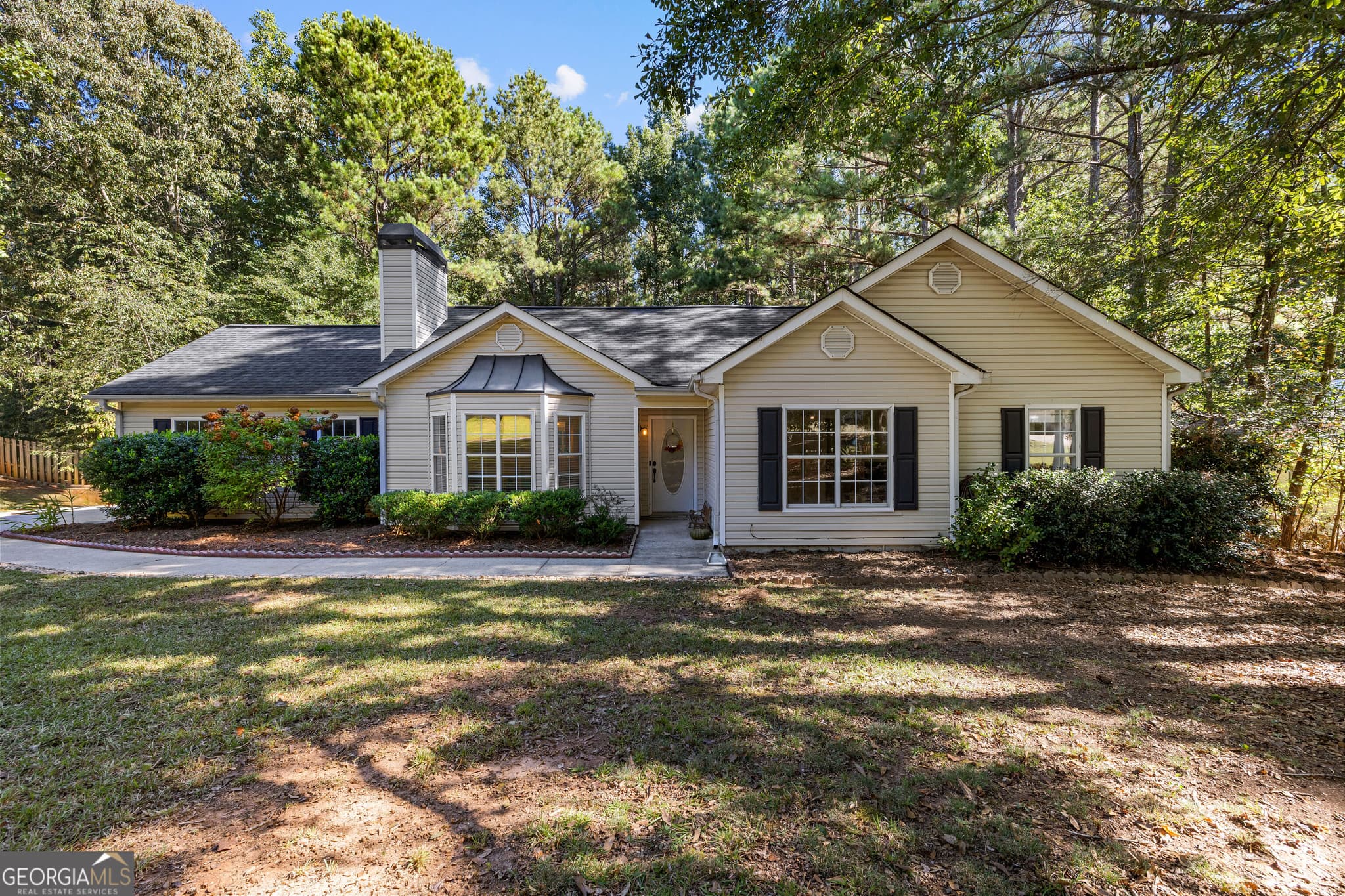3 bedroom, 2 bathroom, 1,404 sq ft single family residence for sale at 105 Paces Landing Place, Newnan, GA 30263 — photo 1 of 37
