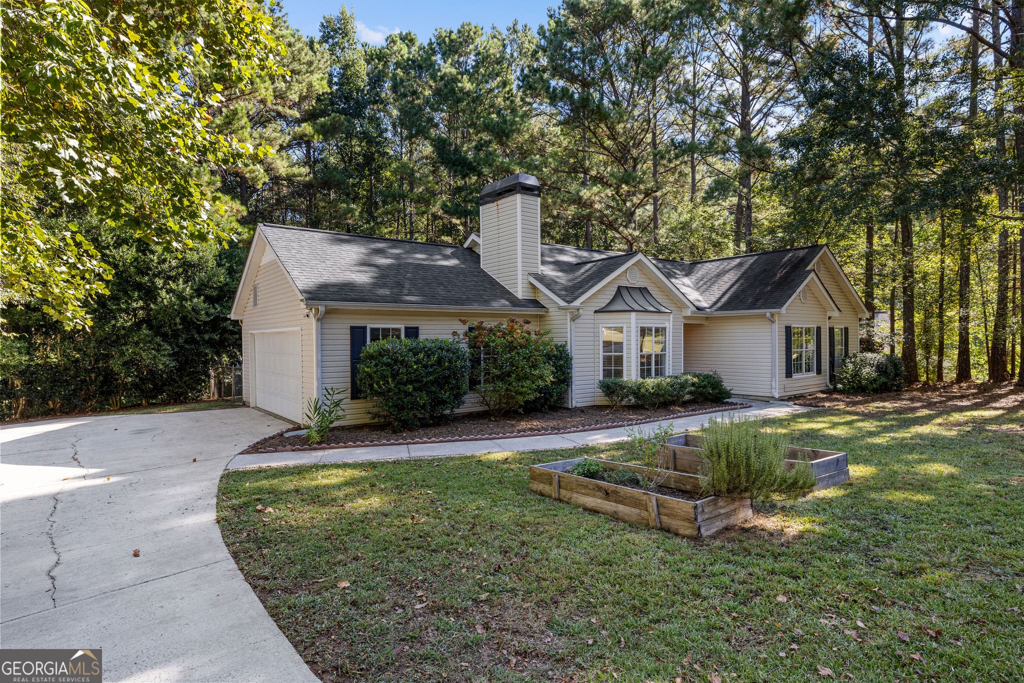 3 bedroom, 2 bathroom, 1,404 sq ft single family residence for sale at 105 Paces Landing Place, Newnan, GA 30263 — photo 4