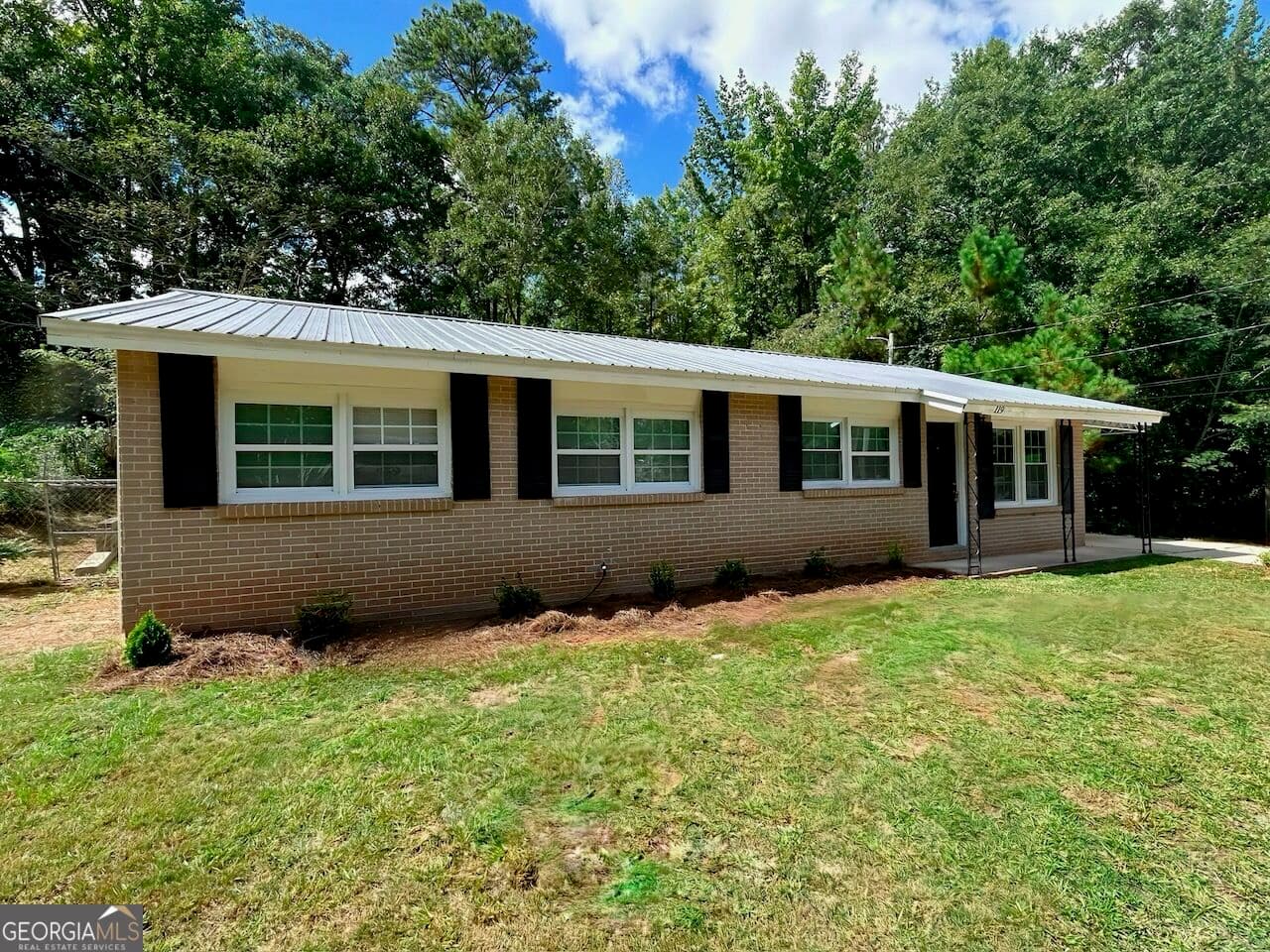 4 bedroom, 1.5 bathroom, 1,692 sq ft single family residence for sale at 119 Sir Lancelot Drive, Lagrange, GA 30241 — photo 2