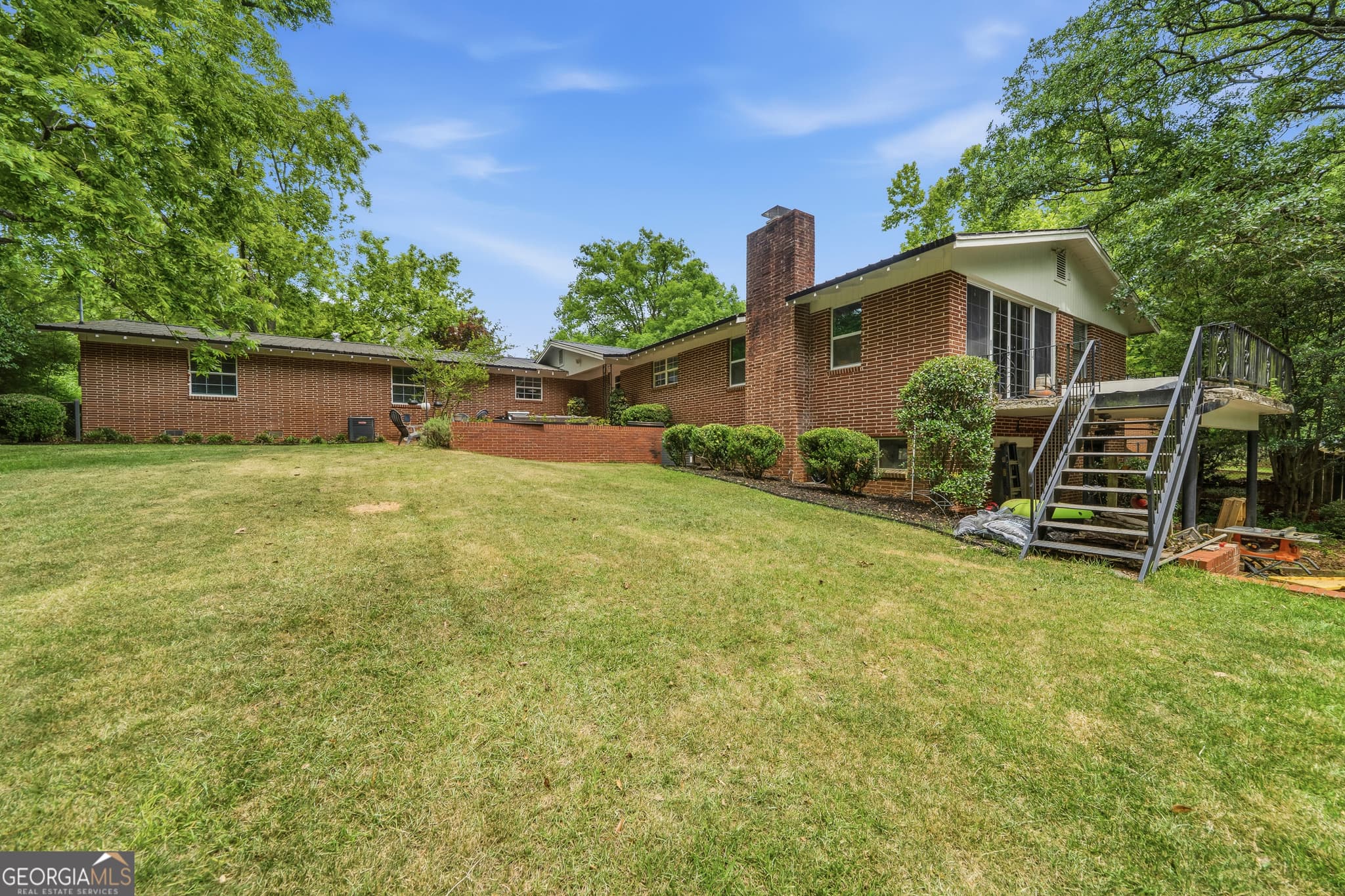 6 bedroom, 4 bathroom, 3,663 sq ft single family residence under contract at 615 West Haynes Street, Sandersville, GA 31082 — photo 6
