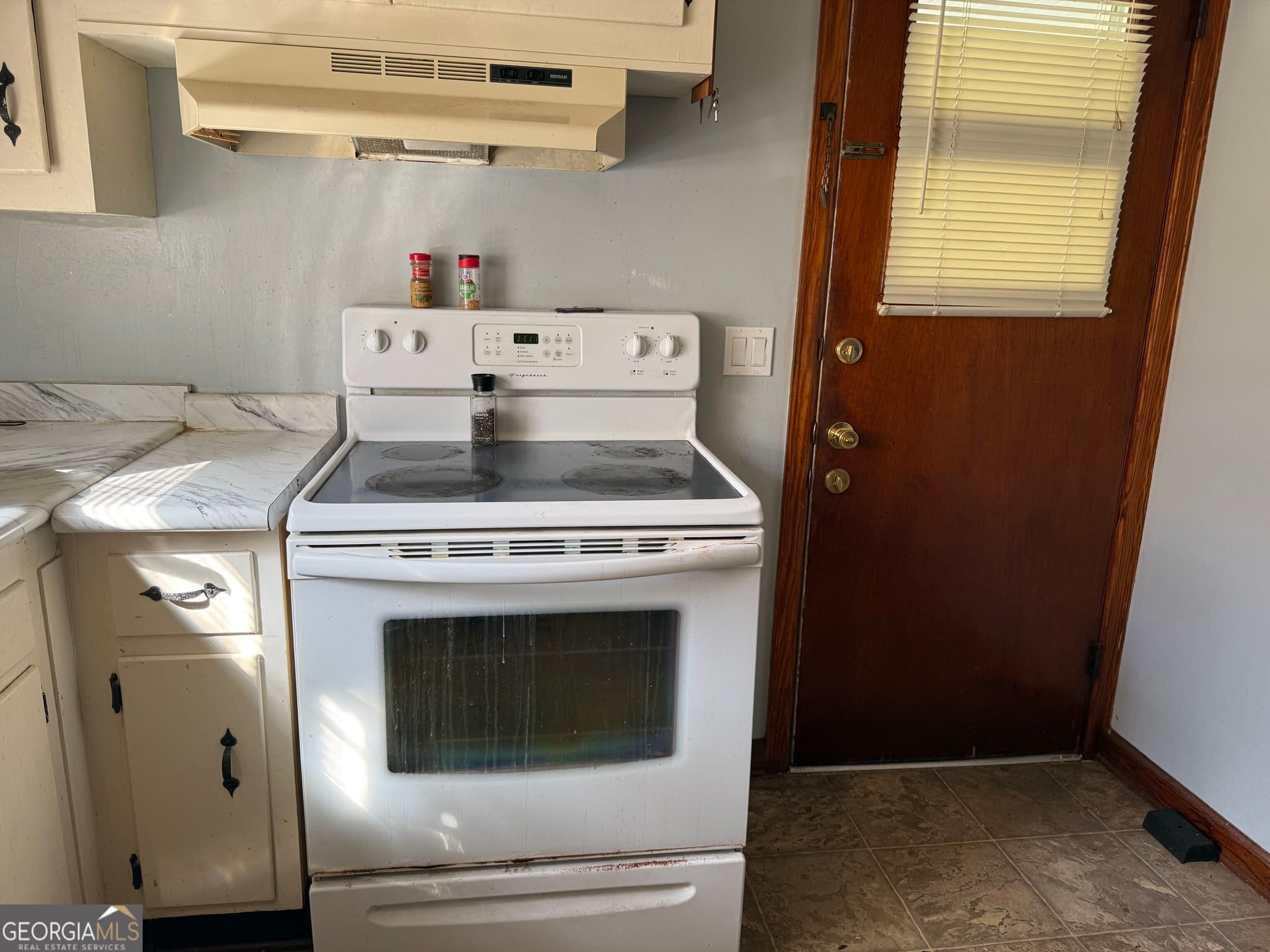 3 bedroom, 1 bathroom single family residence for sale at 265 Johns Lane 1, Baxley, GA 31513 — photo 3