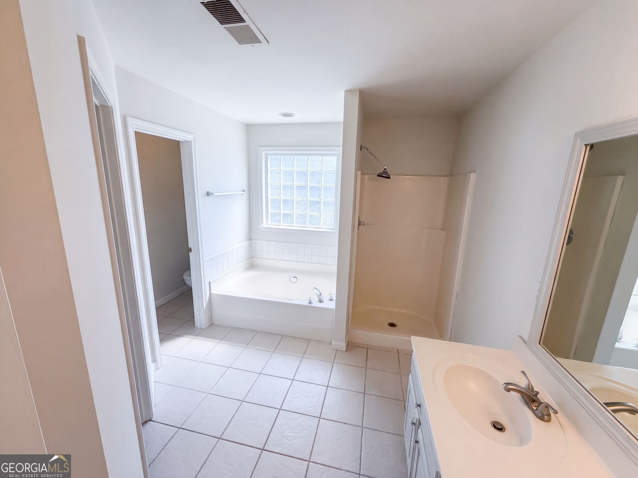 4 bedroom, 2.5 bathroom, 2,304 sq ft single family residence for sale at 12 Columns Way, Newnan, GA 30265 — photo 6