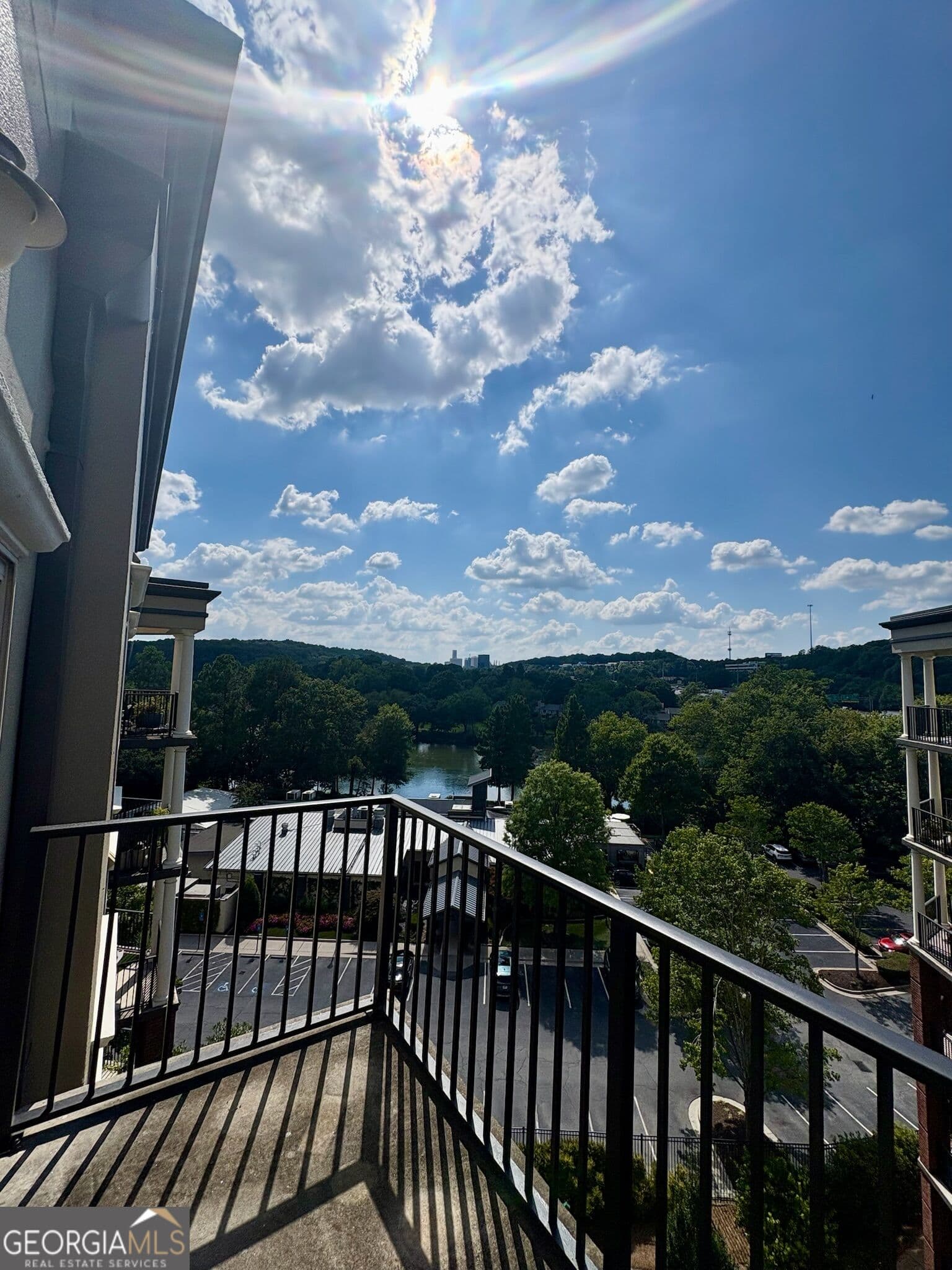 1 bedroom, 1 bathroom, 850 sq ft condominium for sale at 200 River Vista Drive 732, Sandy Springs, GA 30339 — photo 2