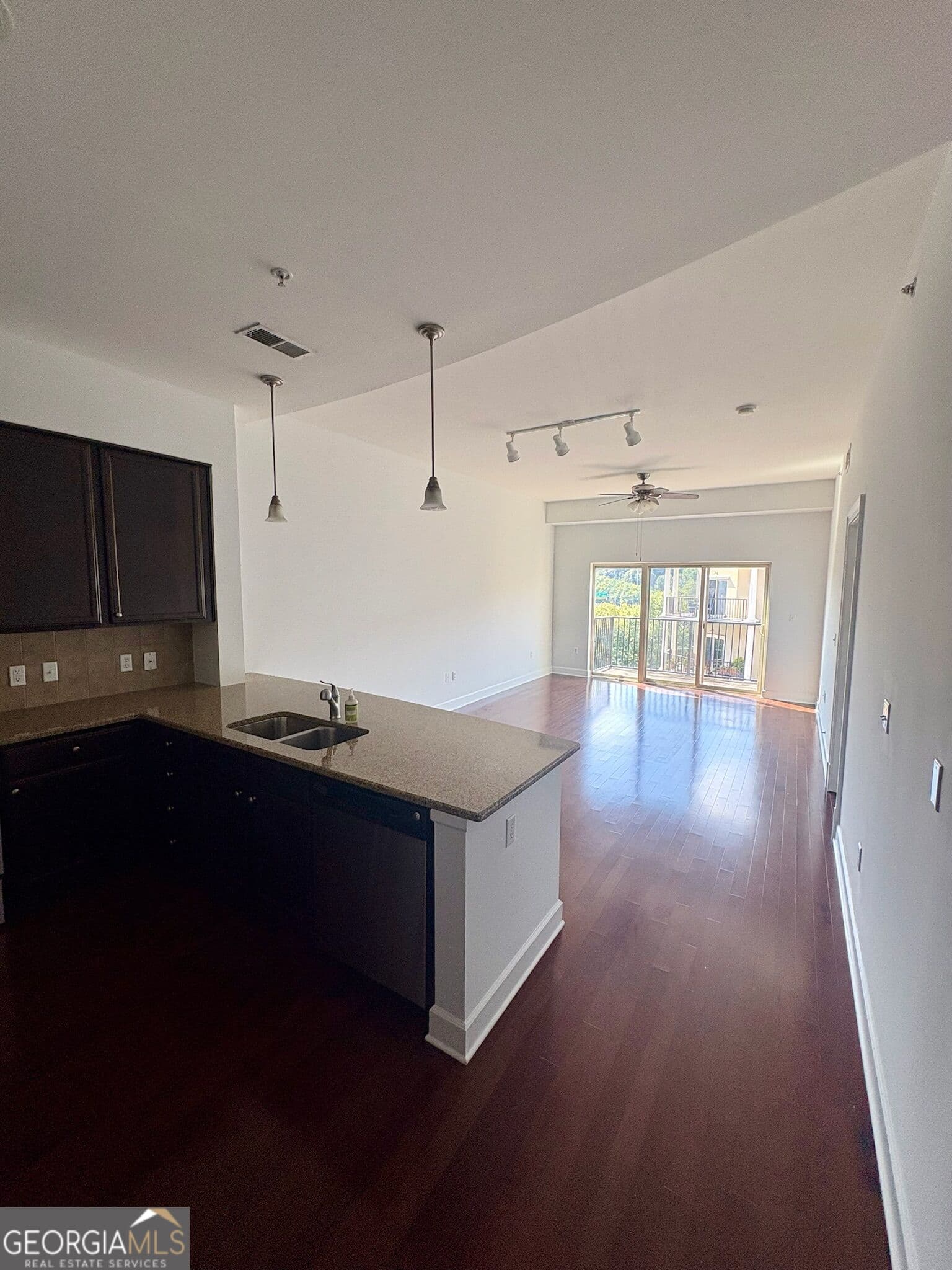 1 bedroom, 1 bathroom, 850 sq ft condominium for sale at 200 River Vista Drive 732, Sandy Springs, GA 30339 — photo 6