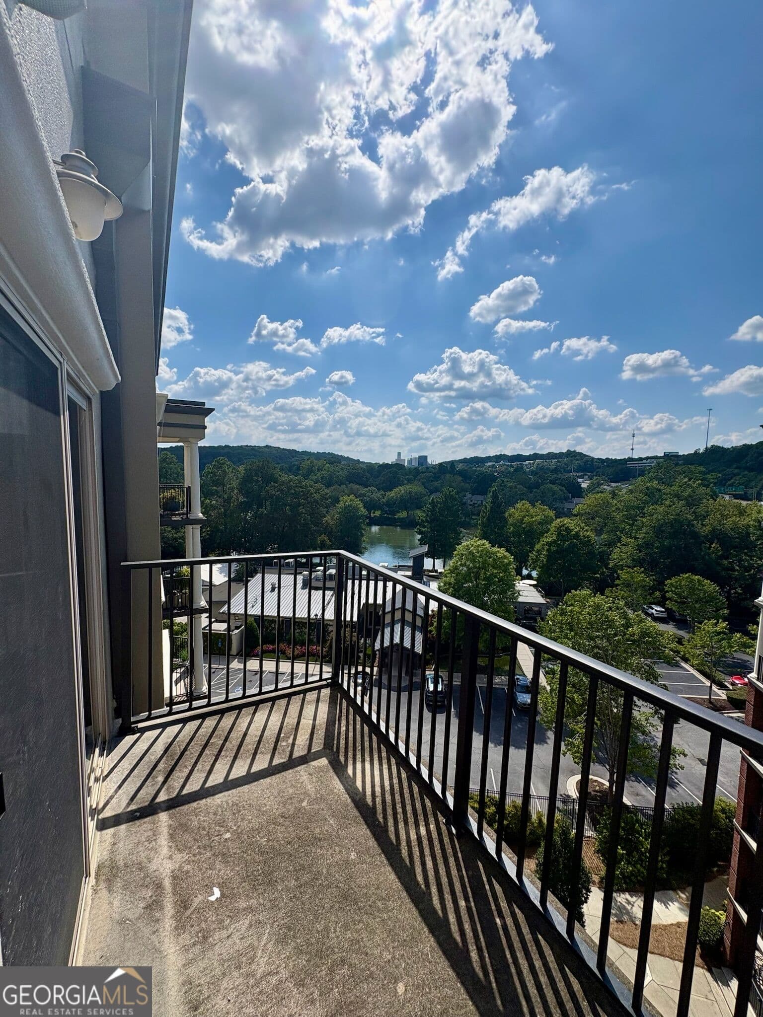 1 bedroom, 1 bathroom, 850 sq ft condominium for sale at 200 River Vista Drive 732, Sandy Springs, GA 30339 — photo 3