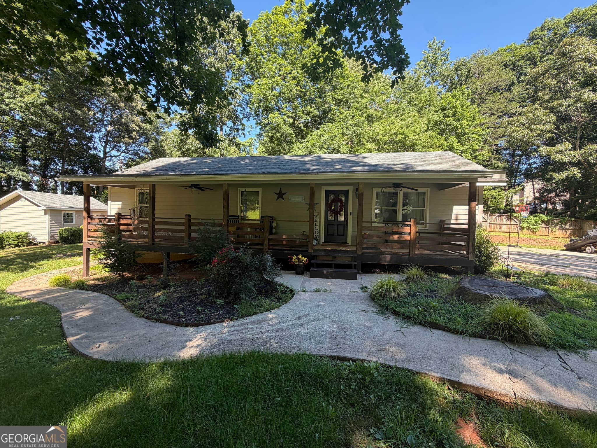 3 bedroom, 2 bathroom, 1,200 sq ft single family residence for rent at 109 Moss Overlook Road, Dawsonville, GA 30534 for $2,050 a month — photo 1 of 1