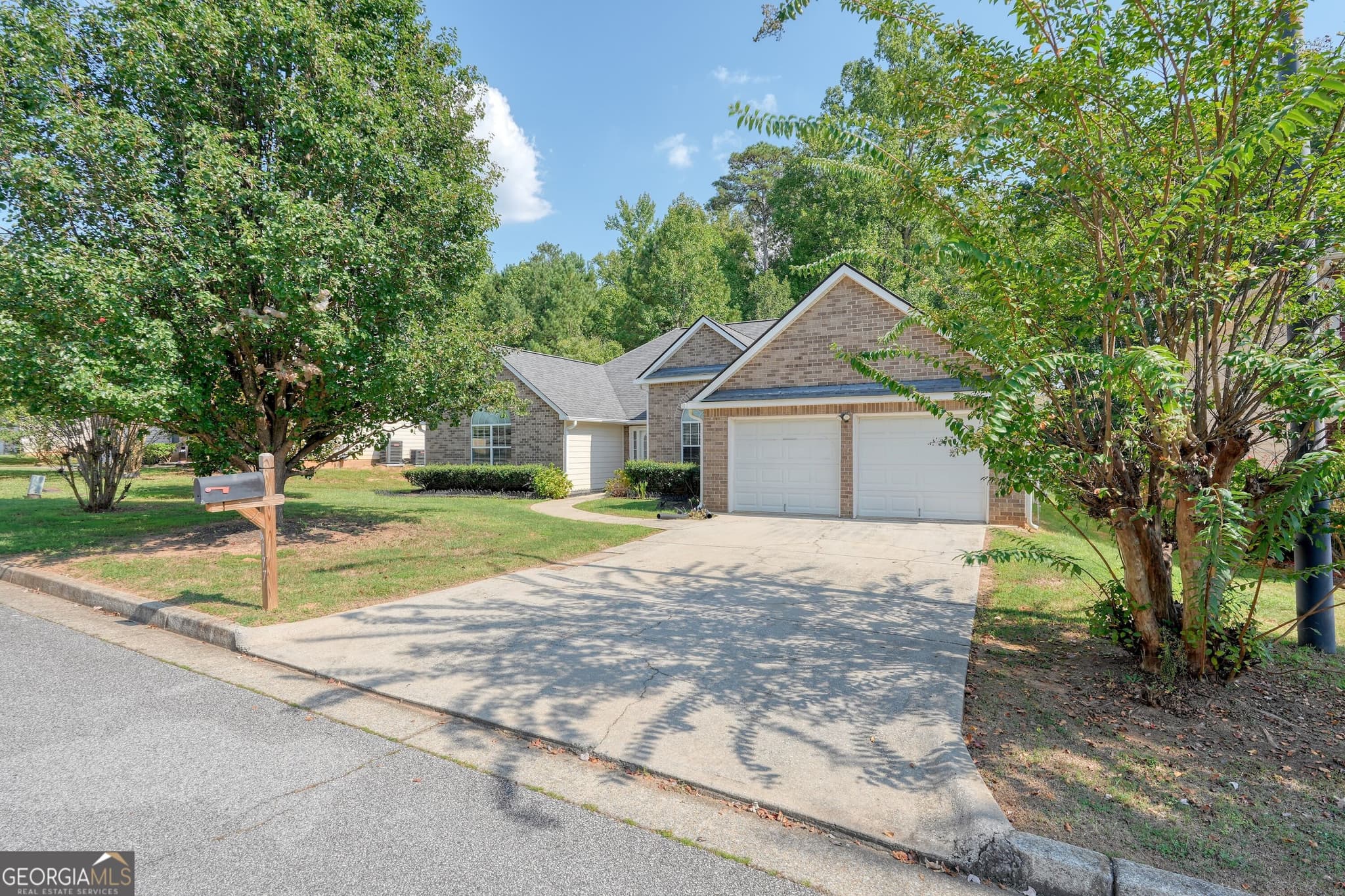 4 bedroom, 3 bathroom, 2,426 sq ft single family residence for sale at 4177 Defoors Farm Drive, Powder Springs, GA 30127 — photo 2