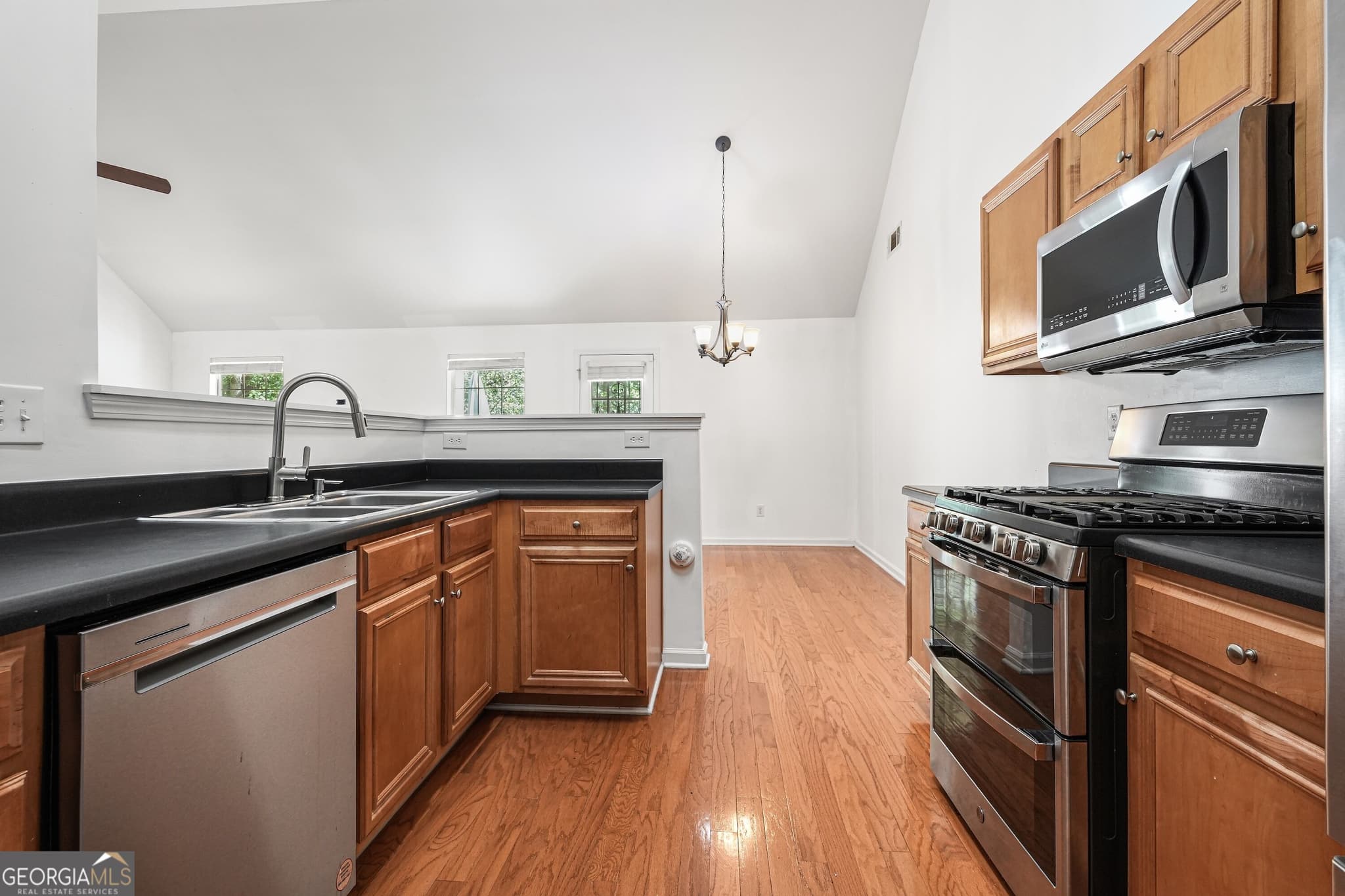 4 bedroom, 3 bathroom, 2,426 sq ft single family residence for sale at 4177 Defoors Farm Drive, Powder Springs, GA 30127 — photo 7