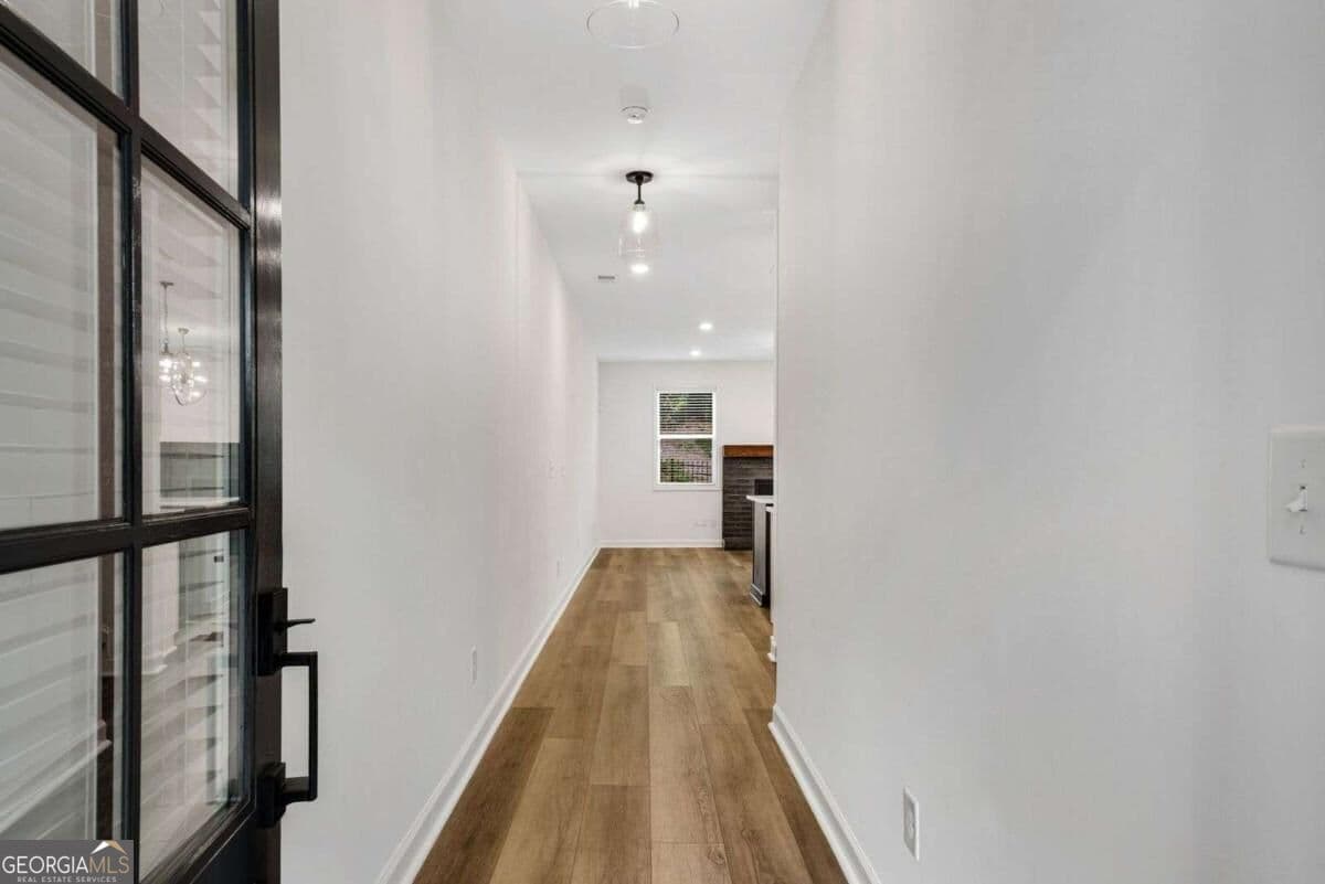 3 bedroom, 2.5 bathroom, 1,852 sq ft townhouse for sale at 1251 Willamette Way, Marietta, GA 30008 — photo 3