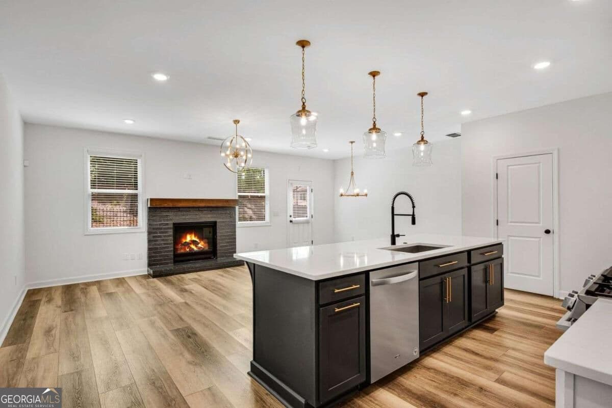 3 bedroom, 2.5 bathroom, 1,852 sq ft townhouse for sale at 1251 Willamette Way, Marietta, GA 30008 — photo 4